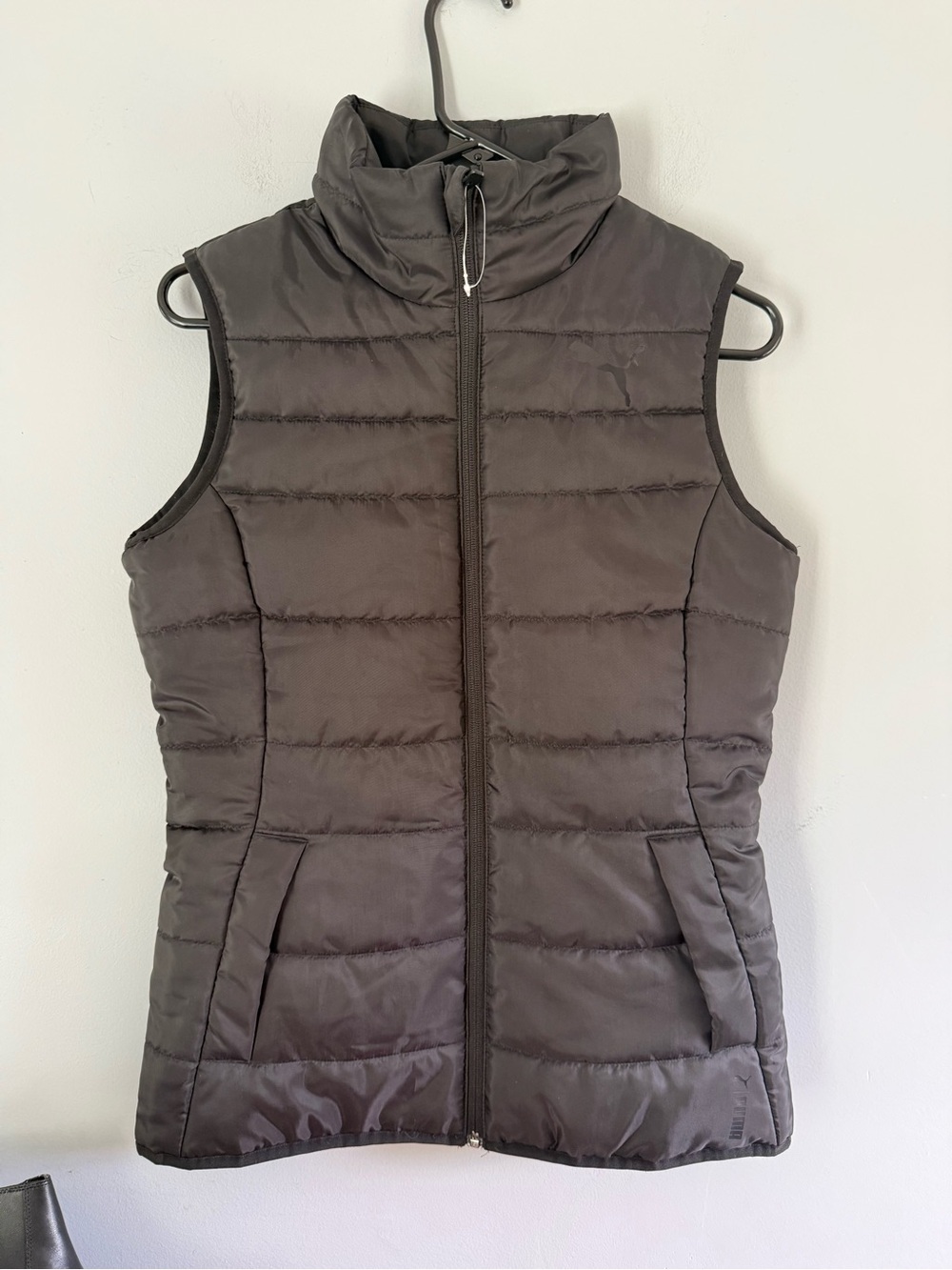 Puma Black Fitted Puffer Vest Sz XS new
w/o tags. Athletic Athleisure